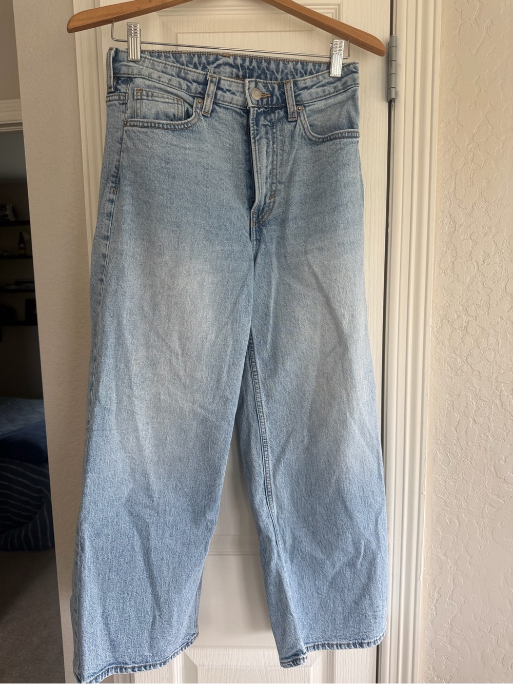 H&M Light Blue High Waisted Wide Leg Cropped Jeans Women’s Size 4